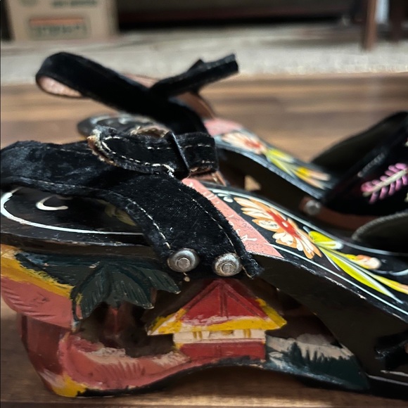 Vtg• 1940’s • Wooden • Carved • Black/ Red• Sandals • Size 6 • Philippines Shoes - Picture 13 of 13